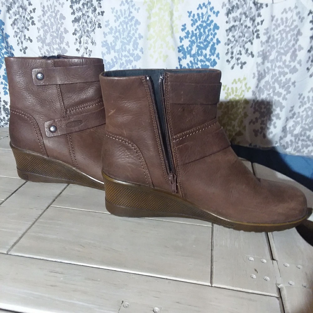 NWOT- Kate Leather wedge booties